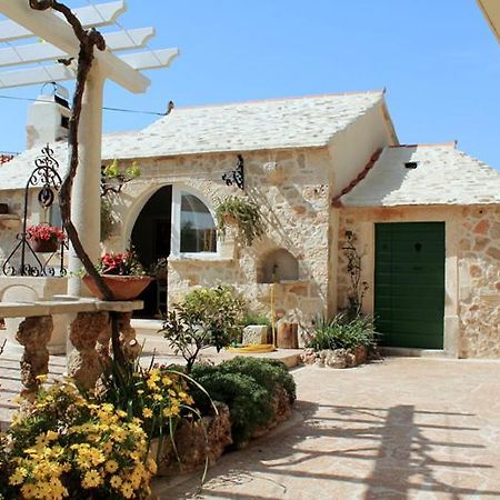 Apartments Nejasmic - Little House For Peaceful And Domestic Vacation Bol Exteriér fotografie