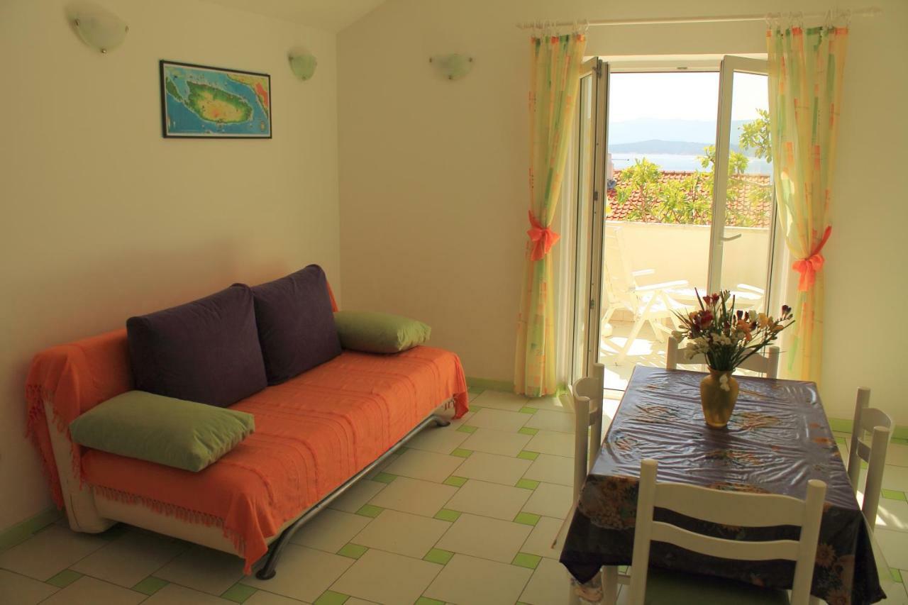 Apartments Nejasmic - Little House For Peaceful And Domestic Vacation Bol Exteriér fotografie
