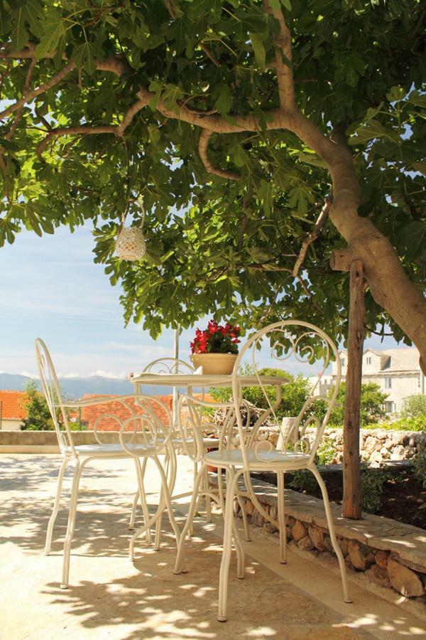 Apartments Nejasmic - Little House For Peaceful And Domestic Vacation Bol Exteriér fotografie