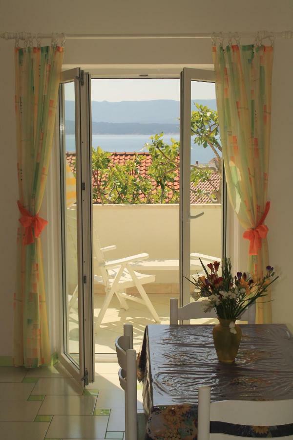 Apartments Nejasmic - Little House For Peaceful And Domestic Vacation Bol Exteriér fotografie