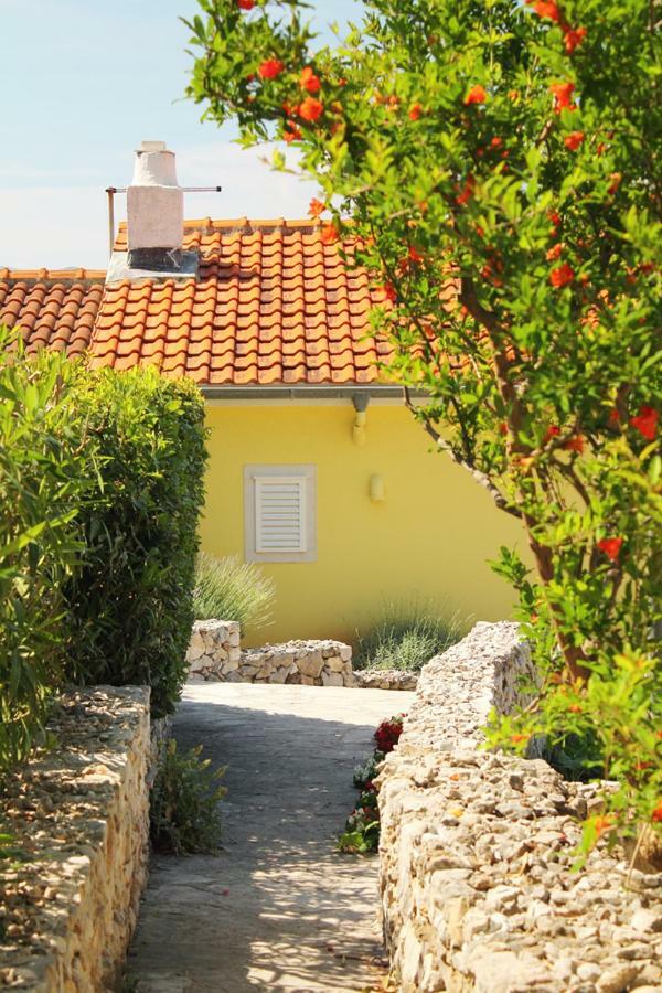Apartments Nejasmic - Little House For Peaceful And Domestic Vacation Bol Exteriér fotografie